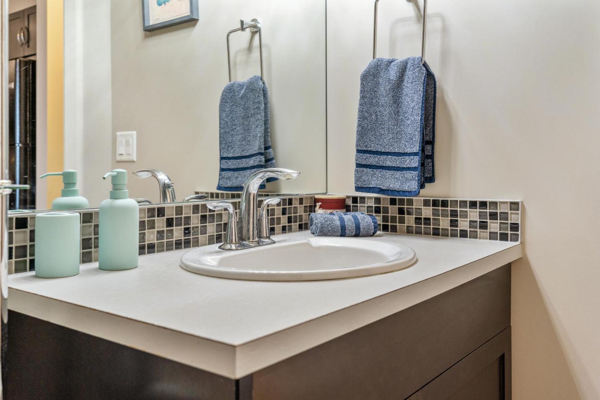 City Centre Retreat - 1Br Condo With Desk YYC Eksteriør billede