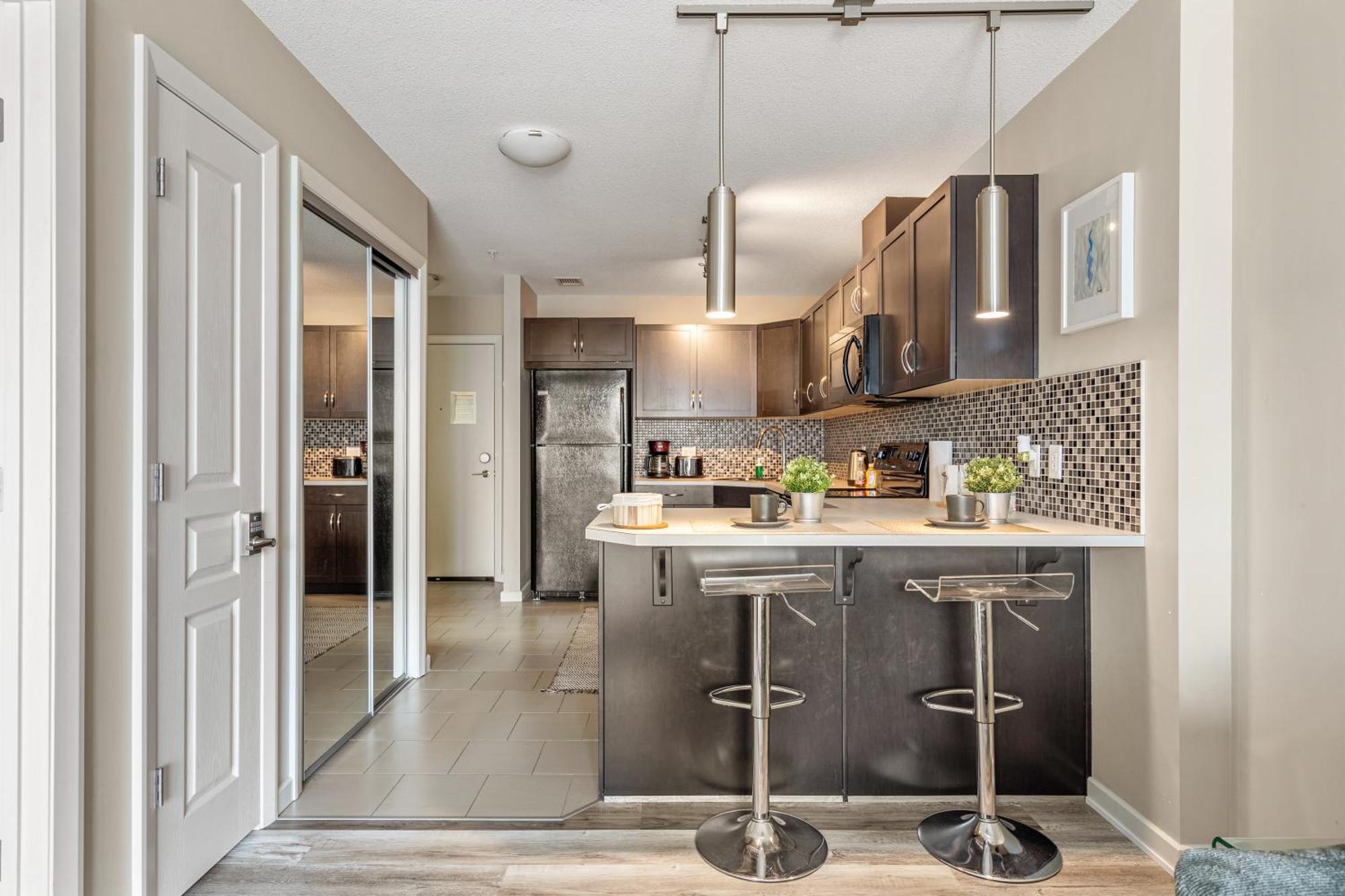City Centre Retreat - 1Br Condo With Desk YYC Eksteriør billede