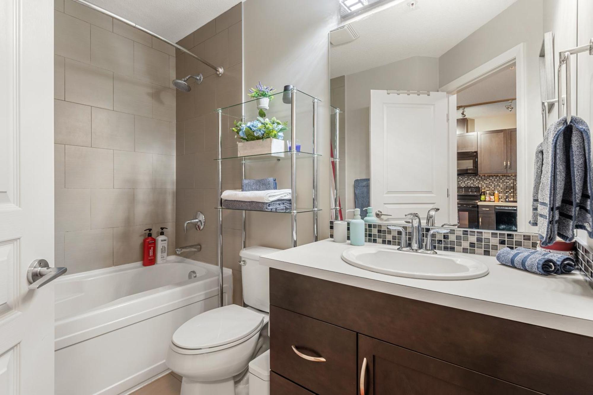 City Centre Retreat - 1Br Condo With Desk YYC Eksteriør billede