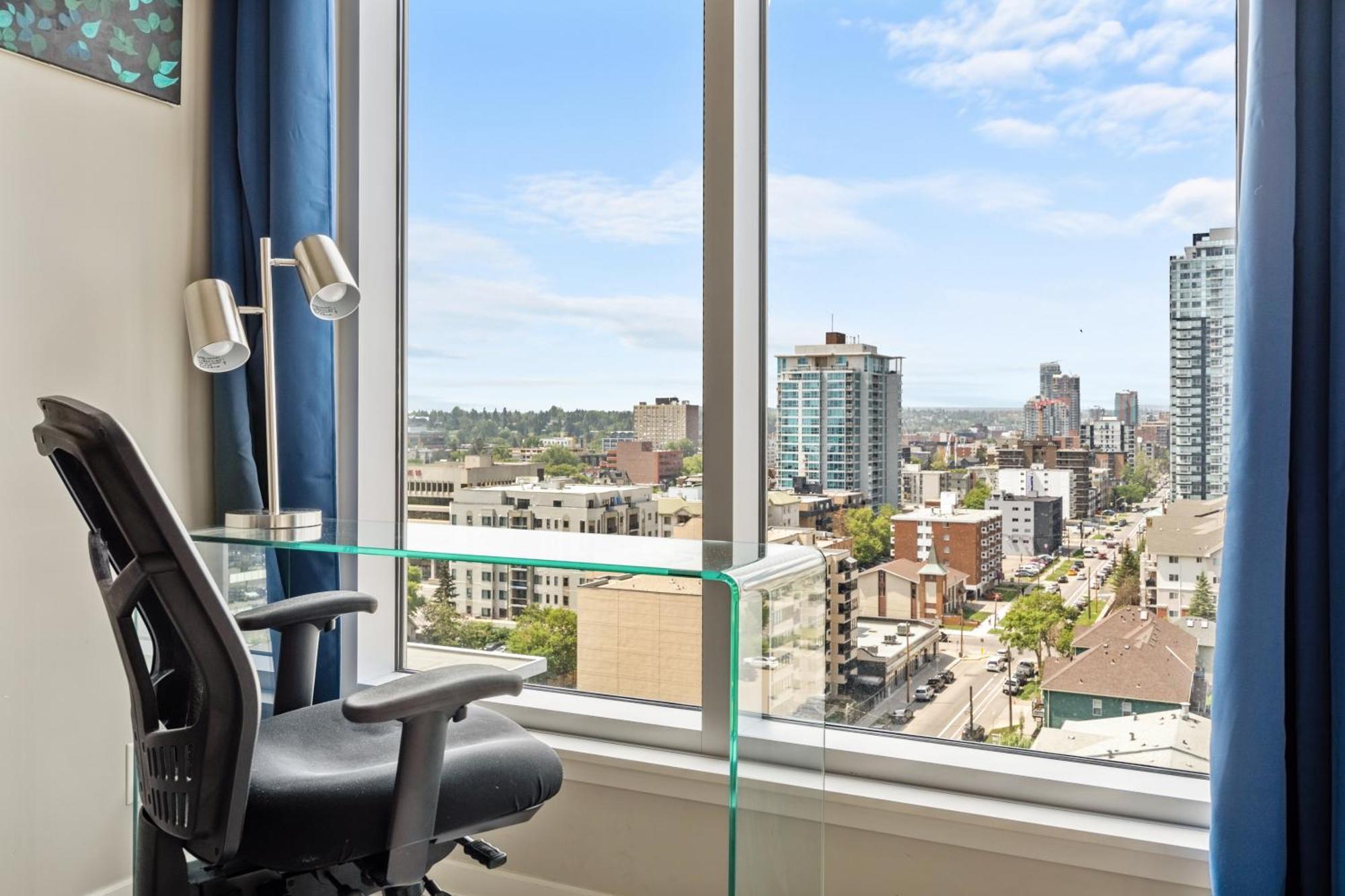 City Centre Retreat - 1Br Condo With Desk YYC Eksteriør billede